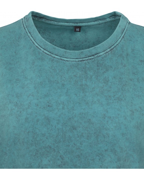 T-shirt BUILD YOUR BRAND Ladies` Acid Washed Cropped Tee voor bedrukking &amp; borduring