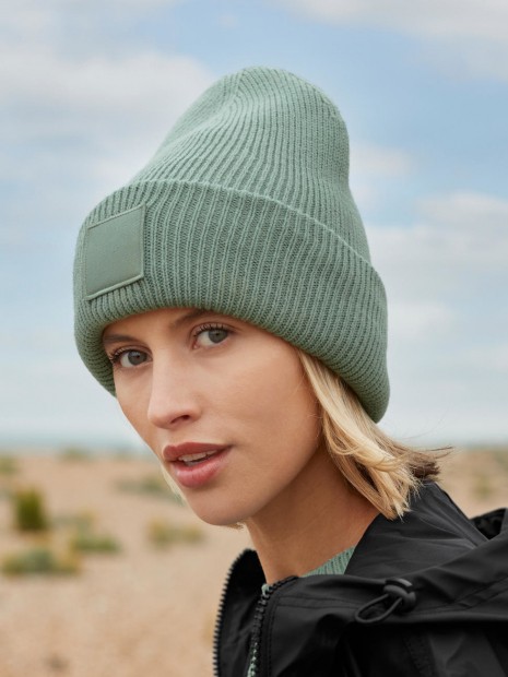 Casquettes à personnaliser BEECHFIELD Bonnet à large revers avec patch ton sur ton vert dusty