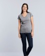 T-shirt GILDAN Softstyle® Fitted Ladies' V-neck T-shirt voor bedrukking &amp; borduring