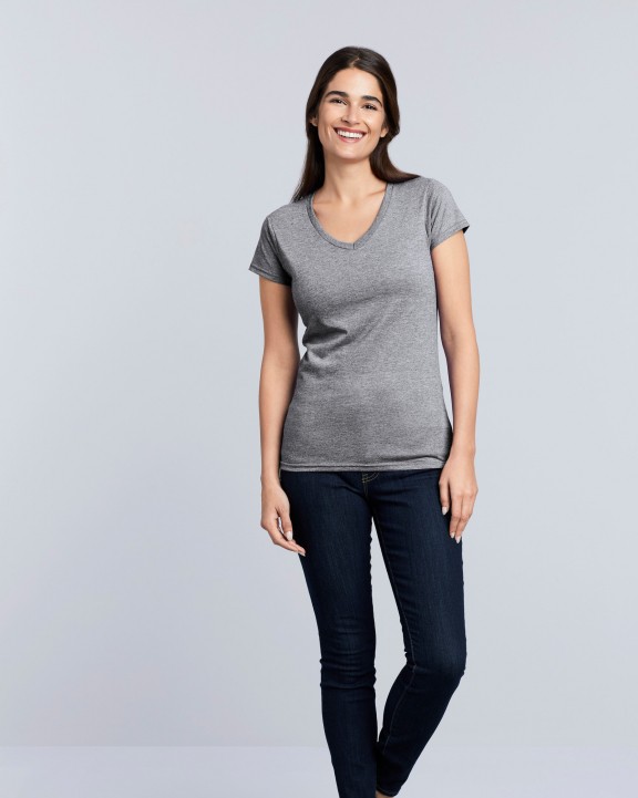 T-shirt GILDAN Softstyle® Fitted Ladies' V-neck T-shirt voor bedrukking &amp; borduring